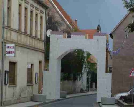 Foto: Stadttore 1050 Jahre Stadt Barby